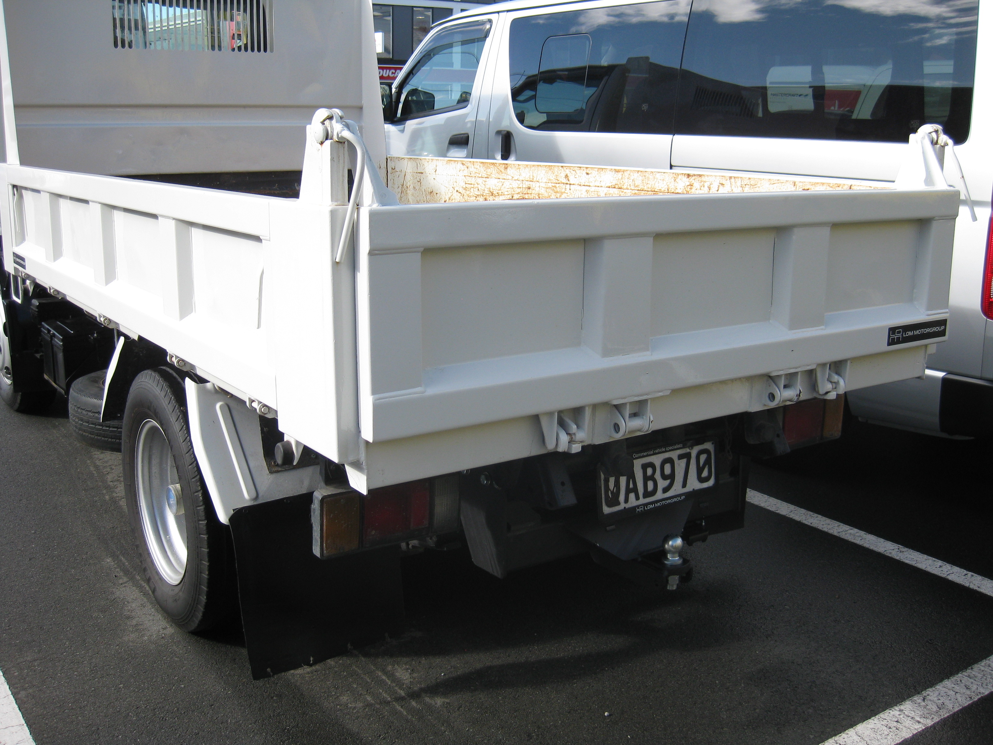 ISUZU ELF TIP TRUCK 2007-CURRENT